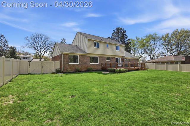 7978 Little Farm Lane, West Bloomfield, MI 48322