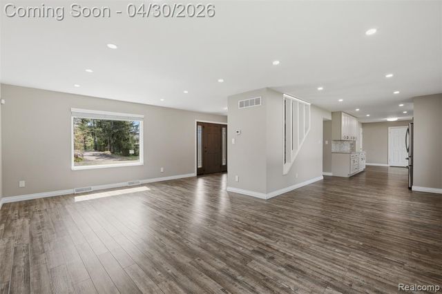 7978 Little Farm Lane, West Bloomfield, MI 48322