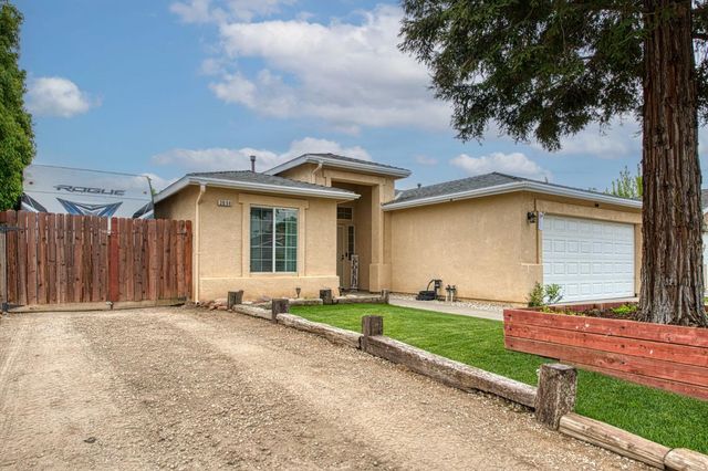 2658 Santa Ana Avenue, Clovis, CA 93611