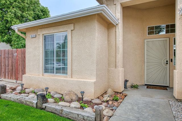 2658 Santa Ana Avenue, Clovis, CA 93611