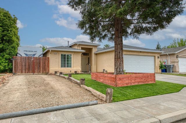 2658 Santa Ana Avenue, Clovis, CA 93611