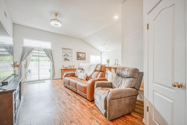 2658 Santa Ana Avenue, Clovis, CA 93611