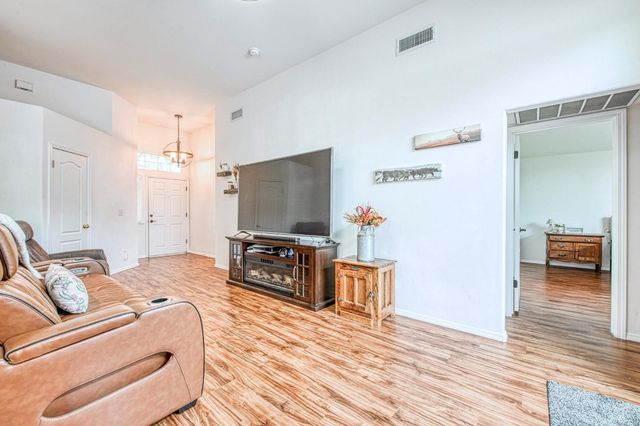 2658 Santa Ana Avenue, Clovis, CA 93611