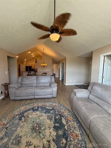 2047 Wentworth Village Drive, Bellbrook, OH 45305