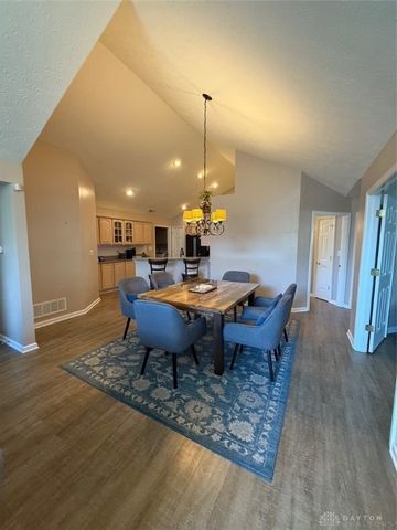 2047 Wentworth Village Drive, Bellbrook, OH 45305