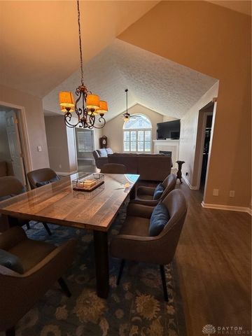 2047 Wentworth Village Drive, Bellbrook, OH 45305
