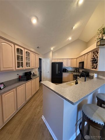 2047 Wentworth Village Drive, Bellbrook, OH 45305