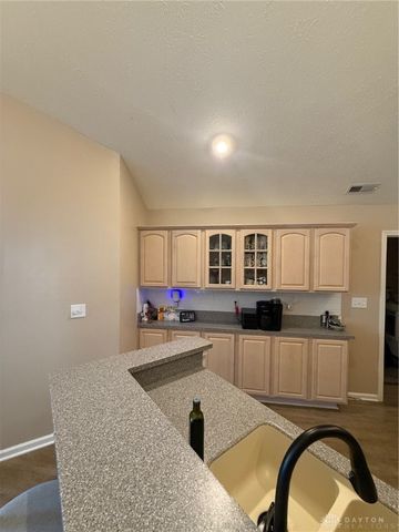 2047 Wentworth Village Drive, Bellbrook, OH 45305