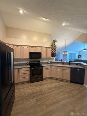 2047 Wentworth Village Drive, Bellbrook, OH 45305