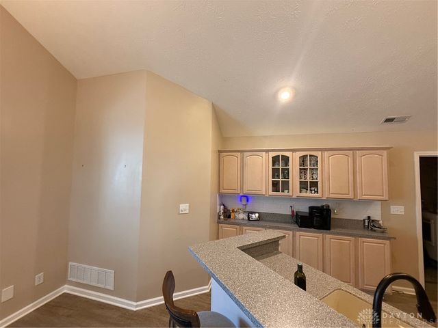 2047 Wentworth Village Drive, Bellbrook, OH 45305