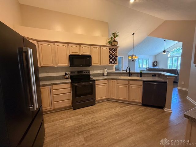 2047 Wentworth Village Drive, Bellbrook, OH 45305