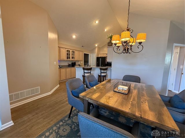 2047 Wentworth Village Drive, Bellbrook, OH 45305