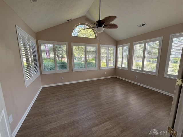 2047 Wentworth Village Drive, Bellbrook, OH 45305