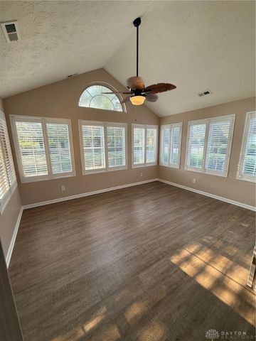 2047 Wentworth Village Drive, Bellbrook, OH 45305