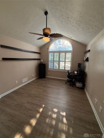 2047 Wentworth Village Drive, Bellbrook, OH 45305