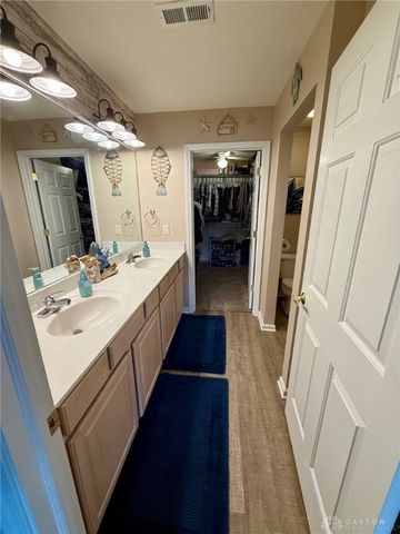 2047 Wentworth Village Drive, Bellbrook, OH 45305