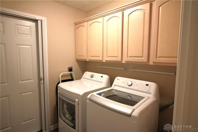 2047 Wentworth Village Drive, Bellbrook, OH 45305