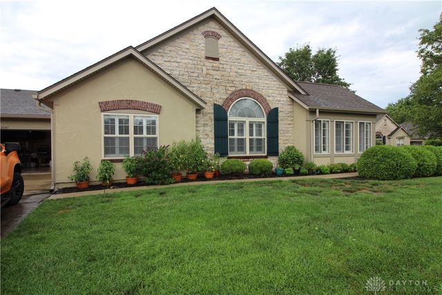 2047 Wentworth Village Drive, Bellbrook, OH 45305