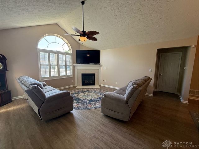 2047 Wentworth Village Drive, Bellbrook, OH 45305