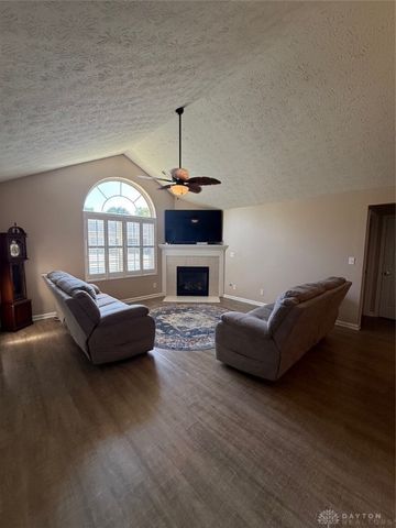 2047 Wentworth Village Drive, Bellbrook, OH 45305