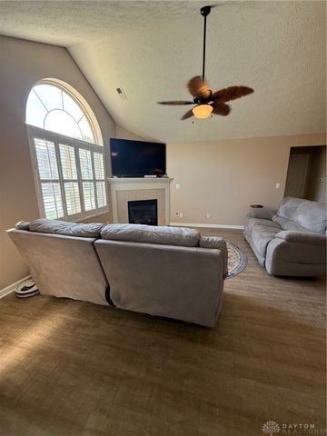 2047 Wentworth Village Drive, Bellbrook, OH 45305
