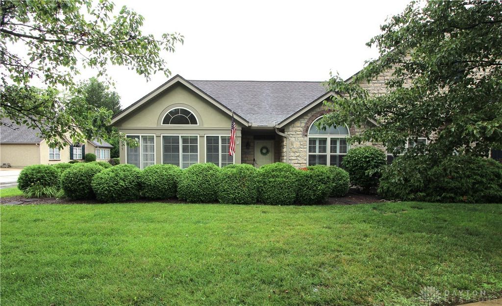 2047 Wentworth Village Drive, Bellbrook, OH 45305