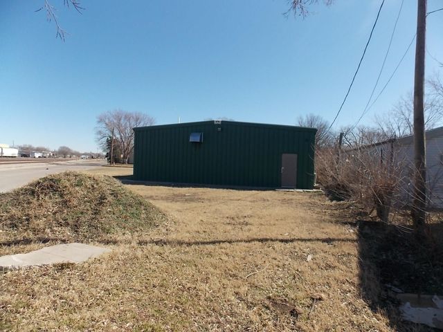 1625 S Vine St, Wichita, KS 67213
