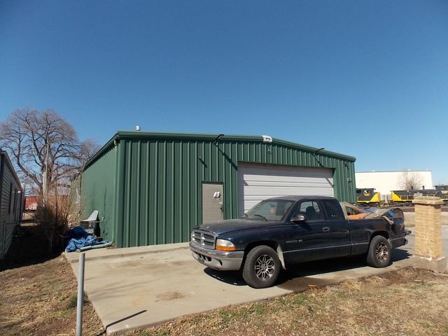 1625 S Vine St, Wichita, KS 67213