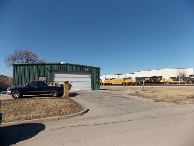 1625 S Vine St, Wichita, KS 67213