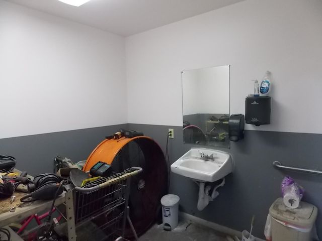 1625 S Vine St, Wichita, KS 67213