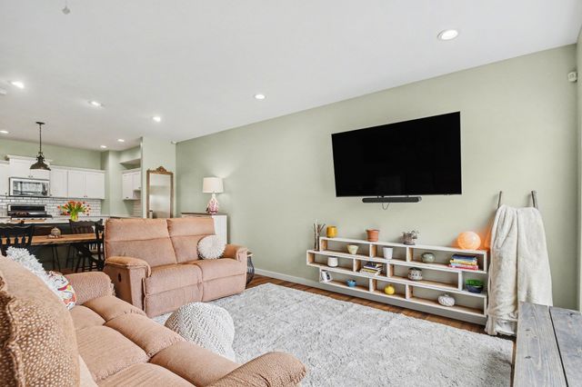 425 N Corby Boulevard, South Bend, IN 46617