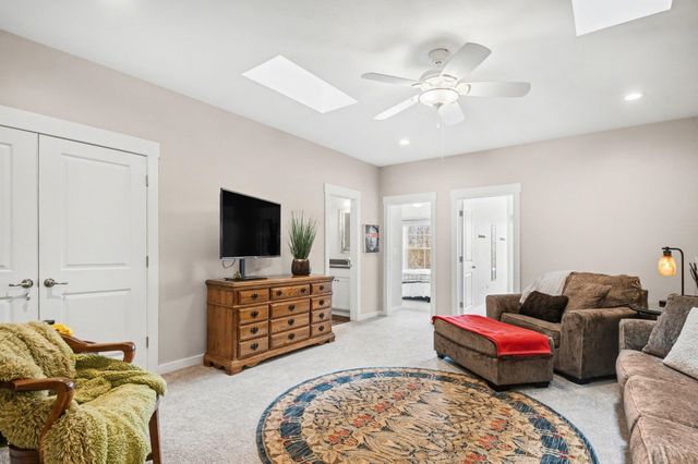 425 N Corby Boulevard, South Bend, IN 46617