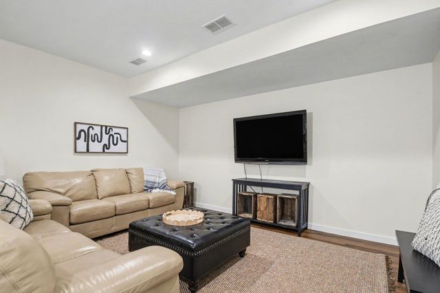 425 N Corby Boulevard, South Bend, IN 46617