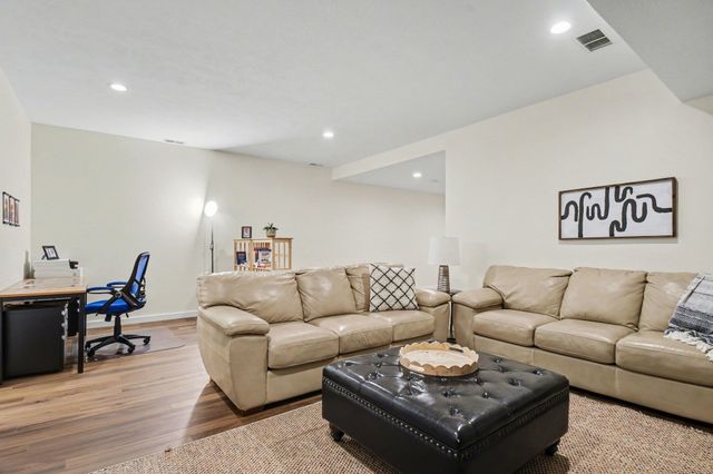 425 N Corby Boulevard, South Bend, IN 46617