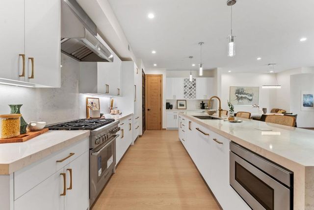 2670 Roosevelt Street, Carlsbad, CA 92008