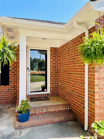 3001 Sunset Road, Charlotte, NC 28216