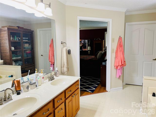 3001 Sunset Road, Charlotte, NC 28216