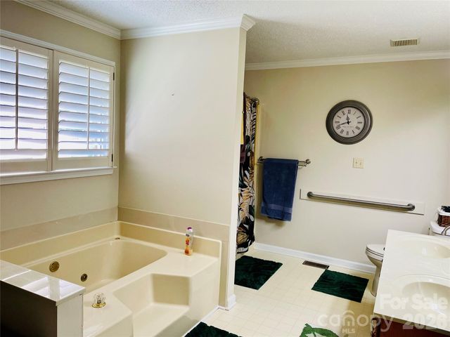 3001 Sunset Road, Charlotte, NC 28216