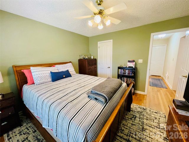 3001 Sunset Road, Charlotte, NC 28216