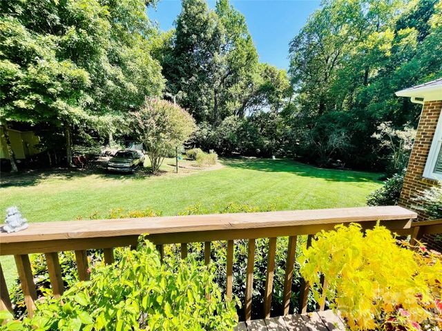 3001 Sunset Road, Charlotte, NC 28216