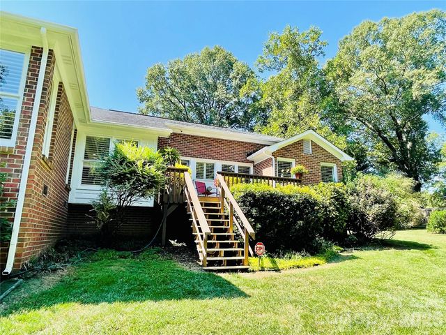 3001 Sunset Road, Charlotte, NC 28216