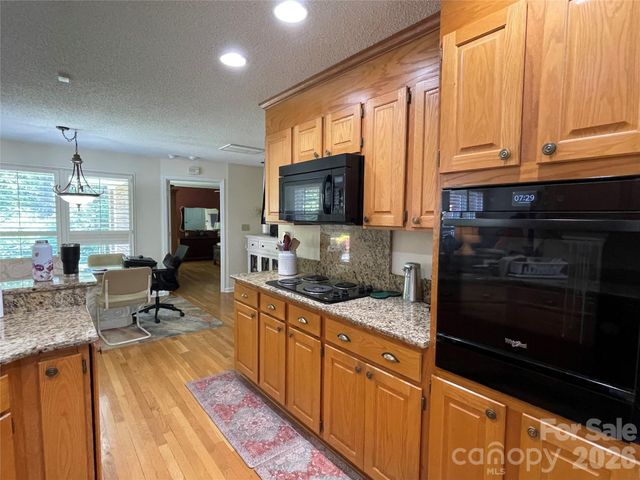 3001 Sunset Road, Charlotte, NC 28216