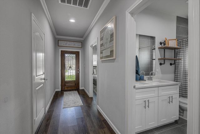 320 Carlos Leal Drive, Dayton, TX 77535