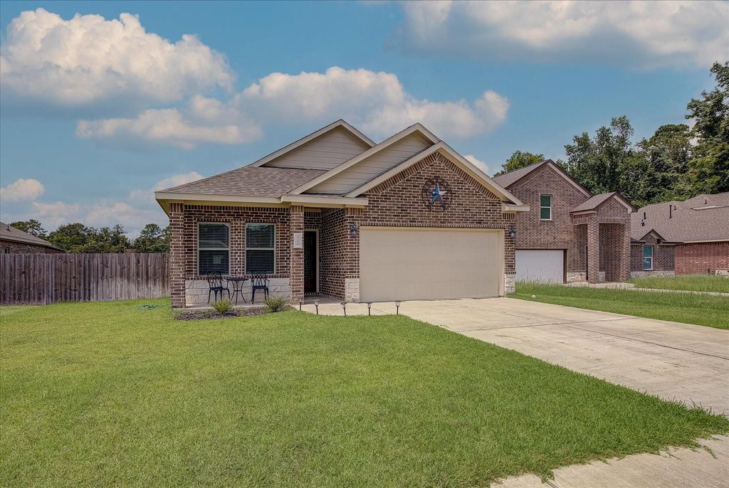 320 Carlos Leal Drive, Dayton, TX 77535