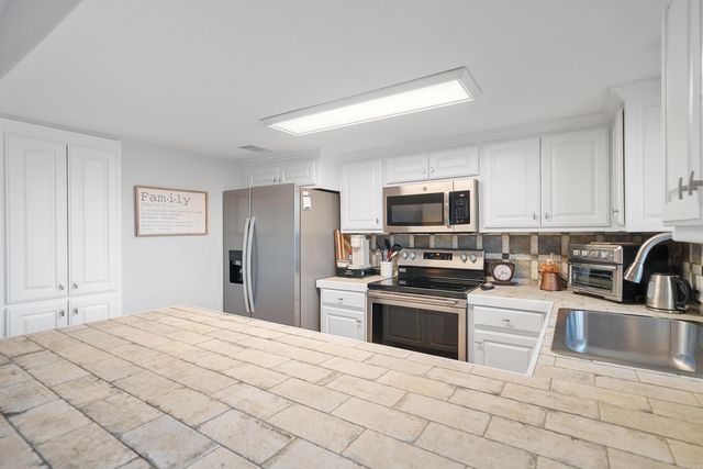 12 Calanas Lane, Hot Springs Village, AR 71909