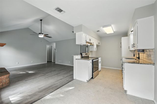 602 Valleyridge Court, Decatur, TX 76234