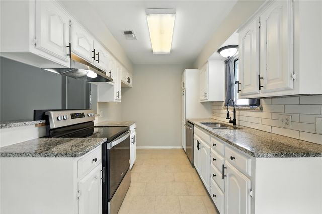 602 Valleyridge Court, Decatur, TX 76234