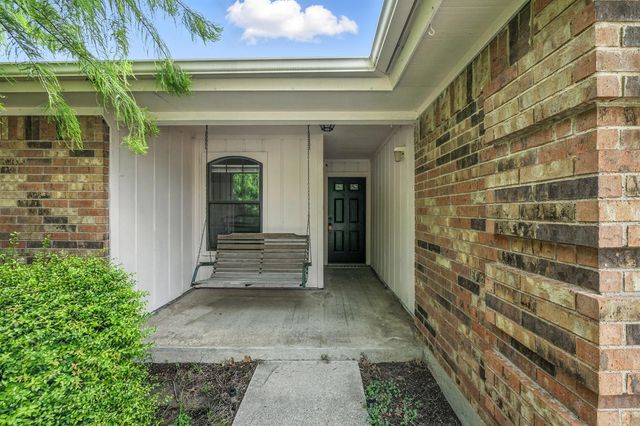 602 Valleyridge Court, Decatur, TX 76234