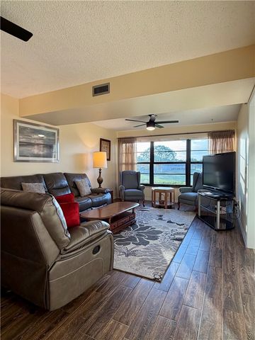 42 Plantation Drive 103, Vero Beach, FL 32966