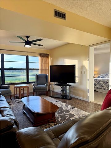 42 Plantation Drive 103, Vero Beach, FL 32966